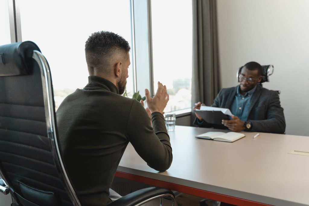 Comment convaincre et plaire à un recruteur en entretien d'embauche?
